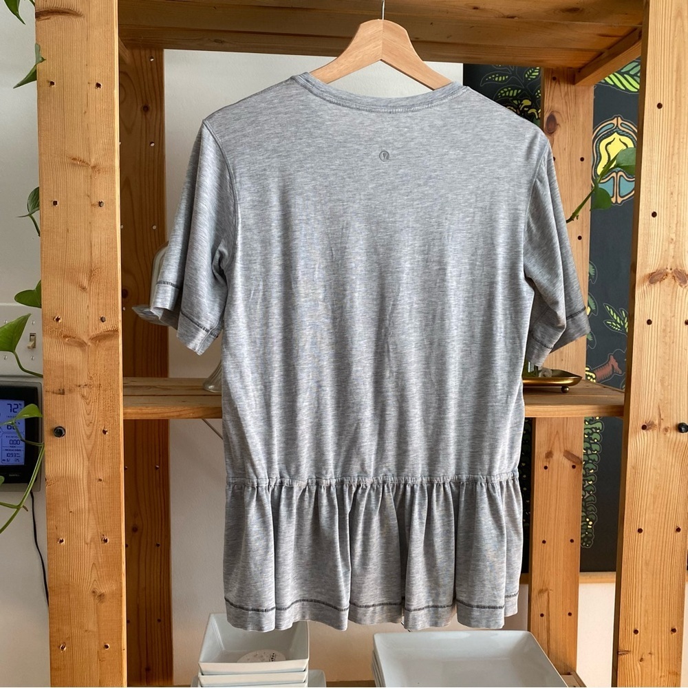 Lululemon Flouncey Tee Mini Stripe Heathered Medium Grey Angel Wing S - Picture 5 of 16